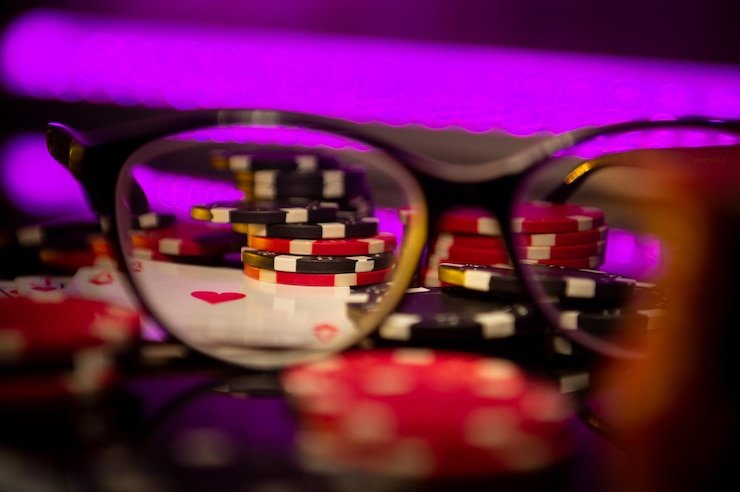 Automated blackjack table on mobile phone